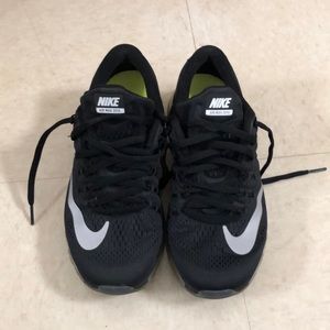 Black Nike Air max 2016